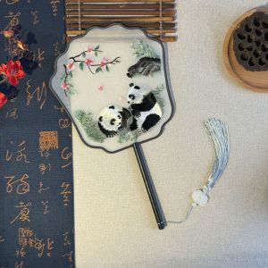 FOUNDTWO Phong cách Trung Quốc Quạt Thêu Trung Quốc Có tua Cầm tay Quạt lụa Đồ dùng cho bữa tiệc Họa tiết hoa Người hâm mộ nhóm cô dâu Đám cưới Trung Quốc