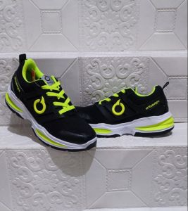 Sepatu Sneakers pria wanita terbaru sepatu olahraga pria wanita keren sepatu sport pria sepatu lari sepatu sekolah hitam polos