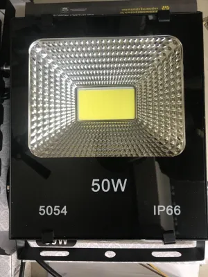 Đèn pha led COB 50w 220v cao cấp chống nước( Đủ Wat). Tuổi thọ đèn cao thân thiện với môi trường không chứa chất độc hại có thể tái chế.