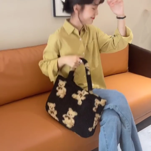 กระเป๋าช้อปปิ้งแบบนิ่มสำหรับผู้หญิงเนื้อแกะเหมือนผ้า Tas Jinjing Bahu ผ้าใบกระเป๋าสะพายรูปหมีขนปุยความจุมากกระเป๋าโรงเรียนน่ารัก