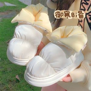 รองเท้าบู๊ตหิมะกันน้ำสีแดงสดใสไม่ลื่นสไตล์สตรีทสำหรับผู้หญิงและเด็ก รองเท้าบู๊ตสั้นกลางแจ้งบุขนใหม่สำหรับฤดูหนาว