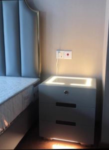 [SALE SỐC] Tủ Đầu Giường Thông Minh 3 Ngăn Kèm Đèn Led 3 Chế Độ Sạc Điện Thoại Không Dây Mặt Kính Cảm Ứng Loa Blurtooth Kết Hợp Khoá Vân Tay Hiện Đại 6 Màu Sắc Tuỳ Chọn Trắng - Xám - Xanh Lá - Xanh Dương - Hồng - Đỏ