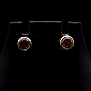 ต่างหูพลอยจันทบุรี พลอยโกเมน( Garnet) สีแดง ตัวเรือนเงินแท้92.5%ชุบทองคำ สินค้ามีใบรับประกัน