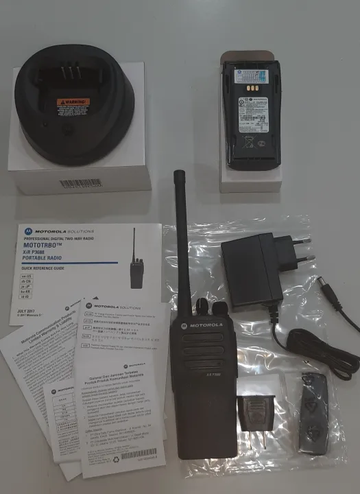 Motorola%20XiR%20P3688%20Portable%20Two-Way%20Radio%20-%20Image%204