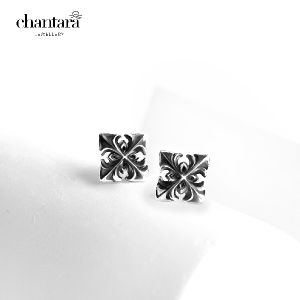 CHANTARA - ต่างหูติดหู ต่างหูแป้น ต่างหูคูลฟลิกลายไม้กางเขน ต่างหูเงินแท้ ต่างหูชาย ต่างหูแฟชั่น ต่างหูรมดำ ต่างหูเงิน925 ฟรีผ้าเช็ด Cross Crucifix Stud Earring
