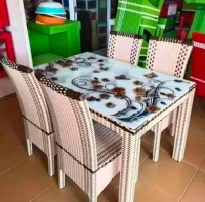Meja Makan Set Rotan Sintetis