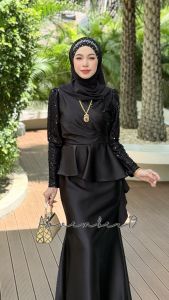 ชุดอิสลาม เดรสมุสลิม เดรสใส่ออกงาน รุ่นมินนี่มุก เนื้อผ้าซาร่า แต่งผ้ามุก ช่วงอก ชุดเดรสหางปลาคอกลม มีซิปหลัง ซิปแขน สะดวกในการอาบน้ำละหมาด มีสายผูกเอวติดกับชุดให้นะคะ เดรสสวยใส่ออกงานต่างๆ ใส่รายอ นิกะห์ เจ้าสาว