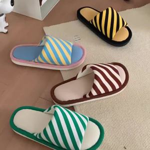 WY-XIXITIAO รองเท้าพื้นนุ่มระบายอากาศได้ดีสำหรับบ้านนักเรียนรองเท้าพื้นรองเท้านุ่มสบายฤดูใบไม้ผลิฤดูร้อนรองเท้าแตะผ้าฝ้ายผู้หญิงลายทางกันสีระดับไฮเอนด์
