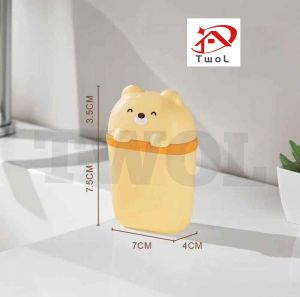 TWOL Shop Cute Bear Silicone Soap Dish Holder with Lid Waterproof Bathroom Soap Case Organizer Portable Travel Soap Dispenser
