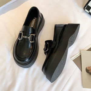 2022 ใหม่ Baotou loafer รองเท้าผู้หญิงฤดูร้อนเกาหลีรุ่นหนาด้านล่างโซ่โลหะต่ำด้านบนรองเท้าหนังขนาดเล็ก （พรีออเดอร์）