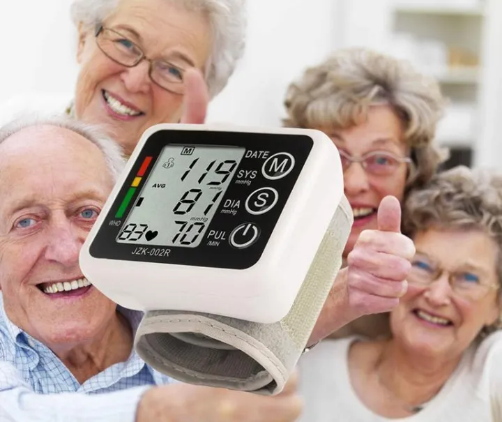 Máy đo huyết áp cổ tay Máy đo huyết áp cho người già