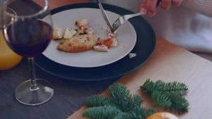 ช้อนส้อมถ่วงน้ำหนักสำหรับอาการสั่นของมือ ช้อนส้อมถ่วงน้ำหนักสำหรับผู้ป่วยโรคพาร์กินสันและมือที่มีอาการข้ออักเสบ ช้อนส้อมที่ออกแบบมาเพื่อการรับประทานอาหาร (ช้อนส้อมที่สามารถงอได้สีดำ)