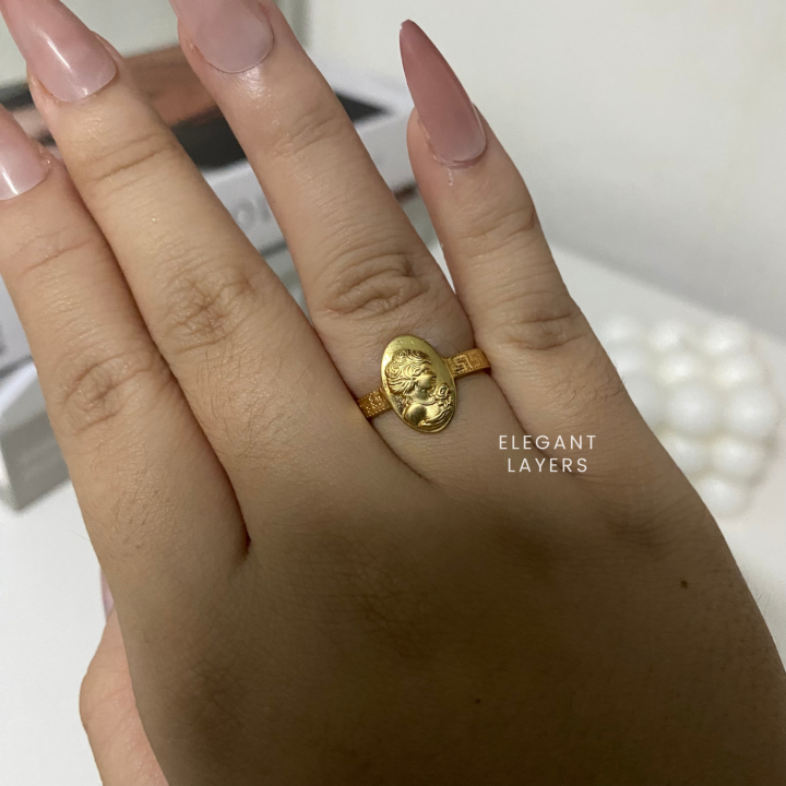 Saudi 18k Gold Queen Elizabeth Pawnable Ring