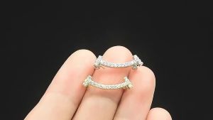 Simple smile anti-slip buckle shawl clip exquisite pin for securing clothing smiley face brooch