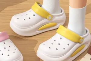 [Free Shipping] Croc Shoes 2025 New Style WomenS Summer Outdoor Cute Thick-Soled Non-Slip Beach Two-Way Wear Closed-Toe Shoes