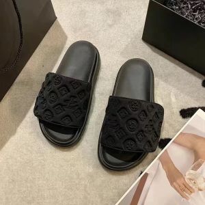 [Free Shipping] Thick-Soled Slippers 2026 Summer New Model Flat-Soled Casual Outdoor Non-Slip Slip-On Sandals