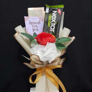 Buket Snack - Buket Nextar dan mawar Tangkai - Size medium - Kado Ultah Wisuda - Buket Cowo Cewe