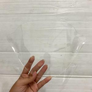 VISOR BEAT KARBU KACA AKRILIK TEBAL 2MM 2 MM GRADE A VISOR BEAT CARBU ACRYLIC TEBAL VISOR BEAT LAMA VARIASI KACA DEPAN BEAT OLD WARNA RYBEN BENING DAN HITAM PNP BEAT KARBU FREE DOUBLE TAPE WINSIL BEAT CARBU WINDSHIELD BEAT LAMA WIND SHIELD HONDA BEAT