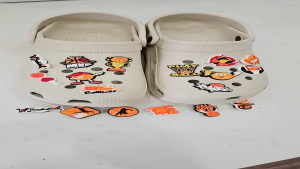 Charm jibbitz sticker 2D gắn dép cross mẫu C73 bóng rổ