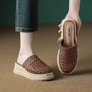 Thick-Soled Height-Increasing Wedge Heel Woven Slip-On Straw Clogs For Women Suitable For Summer Wear With Skirts 2026 New Model