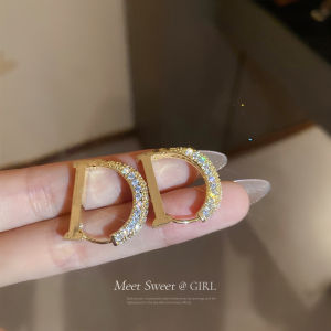 WHC Jewelry Khuyên Tai Chữ D Đính Kim Cương Lấp Lánh Mới Nhất 2022 Khuyên Tai Thiết Kế Sang Trọng Cho Nữ