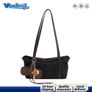 【Fast delivery】 กระเป๋าสะพายข้างหนัง Suede สไตล์คลาสสิก ดีไซน์เรียบหรู สำหรับใช้ในชีวิตประจำวันและเดินทางในสีเบจอ่อน