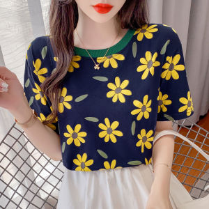 QJshop เสื้อยืดลายดอกไม้คอกลมสีสันสดใส🌈🌞 มาพร้อมกับลายดอกไม้แสนจะน่ารัก แต่งคอสลับกับสีเสื้อ มี 2 สีให้เลือกแบบปัง ๆ 🌻