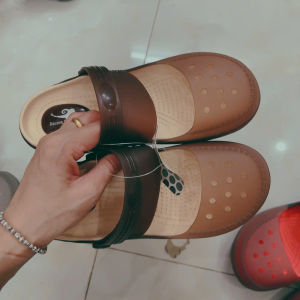 Dép sandal nhựa dẻo nữ bít mũi lỗ đế độn 4cm đi mưa đi làm đi học siêu nhẹ siêu bền chống nước chống trượt