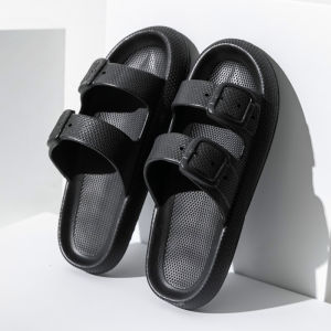 Sandal Karet Wanita Gesper Terbaru 2025 Sendal Jelly Kasual Wanita Kekinian Sandal Slop Cewek Anti-Slip Soft Slipper