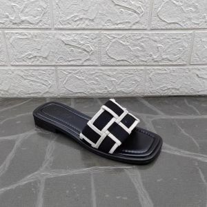 [Free Shipping] WomenS Flat Sandals For Summer Fashionable 2025 New Model High-End Beach Slippers For Outdoor Wear
