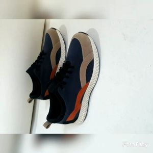 Sepatu Sneakers Sport Pria
