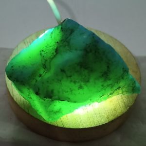 batu natural giok Bongkahan batu yg dikirim sesuai foto dan video Kode53