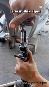 Treker shockbreaker depan treker buka klip shok breaker depan