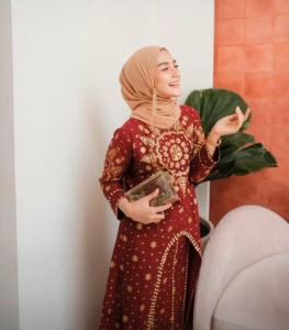 Kurung+Rok Span Karet Syahrini Motif Matahari Songket Palembang