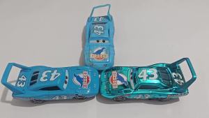 2026 Cars Strip Weathers Car King 43 Metal Die Casting Battle-Damaged Racing Toys Dinoco Electroplating Version Collectibles