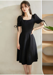 Đầm xòe cổ vuông tay ngắn nhẹ nhàng tinh tế