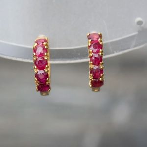 ต่างหูพลอยทับทิม(Natural Ruby) สีชมพูแดง ตัวเรือนเงินแท้ 92.5% ชุบทอง สินค้ามีใบรับประกัน