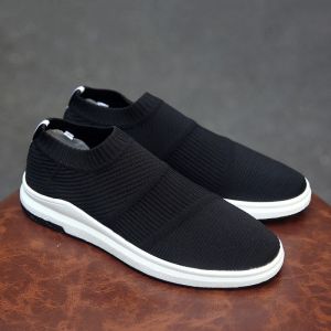 Hot Sale Men Korean Fashion Breathable Slip On Black Walking Shoes Sneakers Comfortable Flat Casual Rubber Shoes For Men