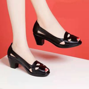 Free Shipping New Versatile Chunky-Heeled Outdoor Mom Shoes With Velcro Closure Open-Toe Design And Fashionable Roman-Style Sandals Available In Larger Sizes
