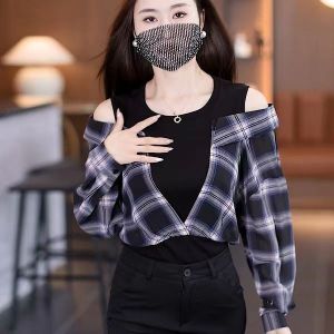 Girls Spring and Autumn Vacation Two Piece Checkered Shirts New Fashion This Year Off Shoulder Design Sense Small Number Long Sleeve Top