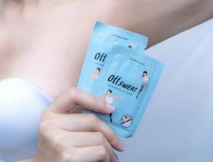 OFF SWEAT ขนาดทดลอง 1 ซอง แผ่นเช็ดลดเหงื่อ ลดกลิ่น เช็ดก่อนนอน ปกป้องตลอดวัน (EXP.06/27)