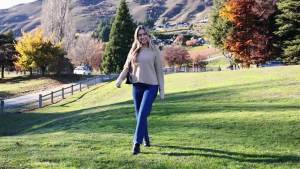 Zeagoo Womens Crew Neck Cropped Sweater 2025 Fall Long Sleeve Chunky Knit Pullover Sweater Tops