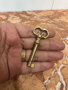 Chìa khóa đóng mở cửa cho đồng hồ tủ cây Mỹ và Châu Âu