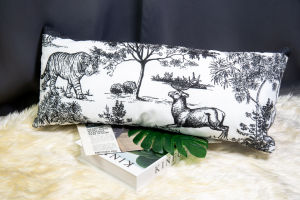 หมอนหนุนเด็ก  หมอนอเนกประสงค์ หมอนกอด หมอนอิงพิงหลัง ผลิตจากผ้าไมโคร พิมพ์ลายสัตว์ป่า ภาพสวยคมชัด  ขนาด 20x8.5 นิ้ว