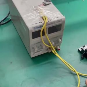 Car yacht RV circuit breaker automatic circuit protection resettable circuit breaker fuse holder circuit protector resettable fuse