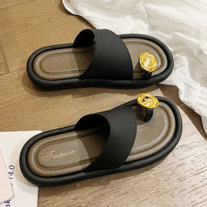 LiShops ห้ามพลาด รองเท้าแตะแฟชั่นผู้หญิง ดีไซน์ใหม่ไม่ซ้ำใคร ฟิวหูหนีบ วัสดุยาง ทรงสวย มี 3 สีให้เลือก สั่งเลยสินค้าพร้อมจัดส่ง