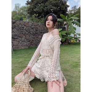 Ren 18-set bikini ren đi biển - set 3 món - bra gấu sóng + quần ren sọc hoa to + choàng tim chui đầu (có tách rời)