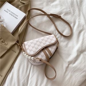 กระเป๋าคนเอกสารของผู้หญิงสะพายไหล่รักแร้สุดทันสมัยของ IELGY กระเป๋าอานม้าบรรยากาศ