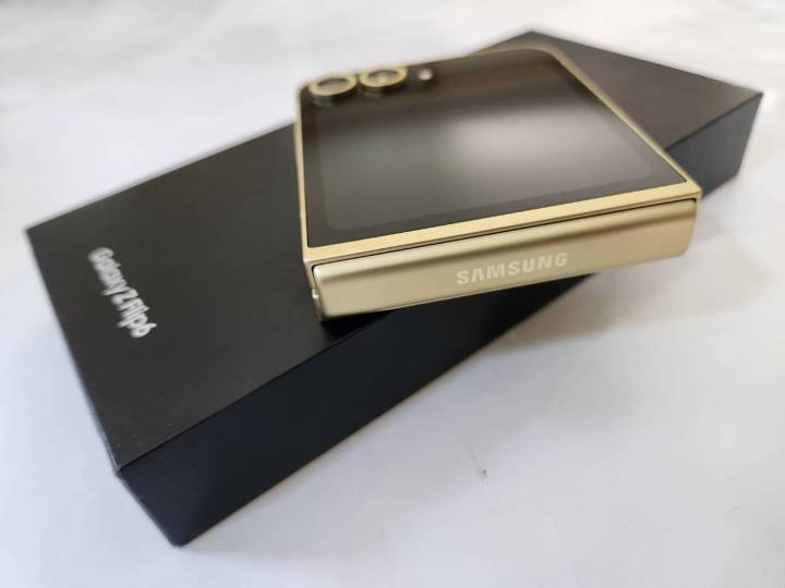 Samsung%20Z%20Flip5/6%20Ram8/12GB/Rom256/512GB%20(Used)%20%E0%B8%A1%E0%B8%B7%E0%B8%AD2%20-%20Image%209