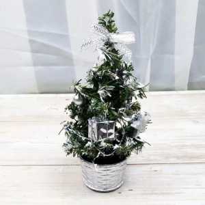 Pohon Natal Mini Dengan Lampu Dan Hiasan Untuk Dekorasi Natal